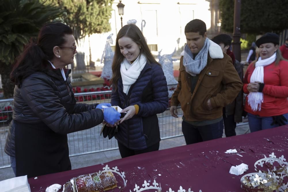 Los Reyes Magos llegan a Murcia repartiendo Roscón