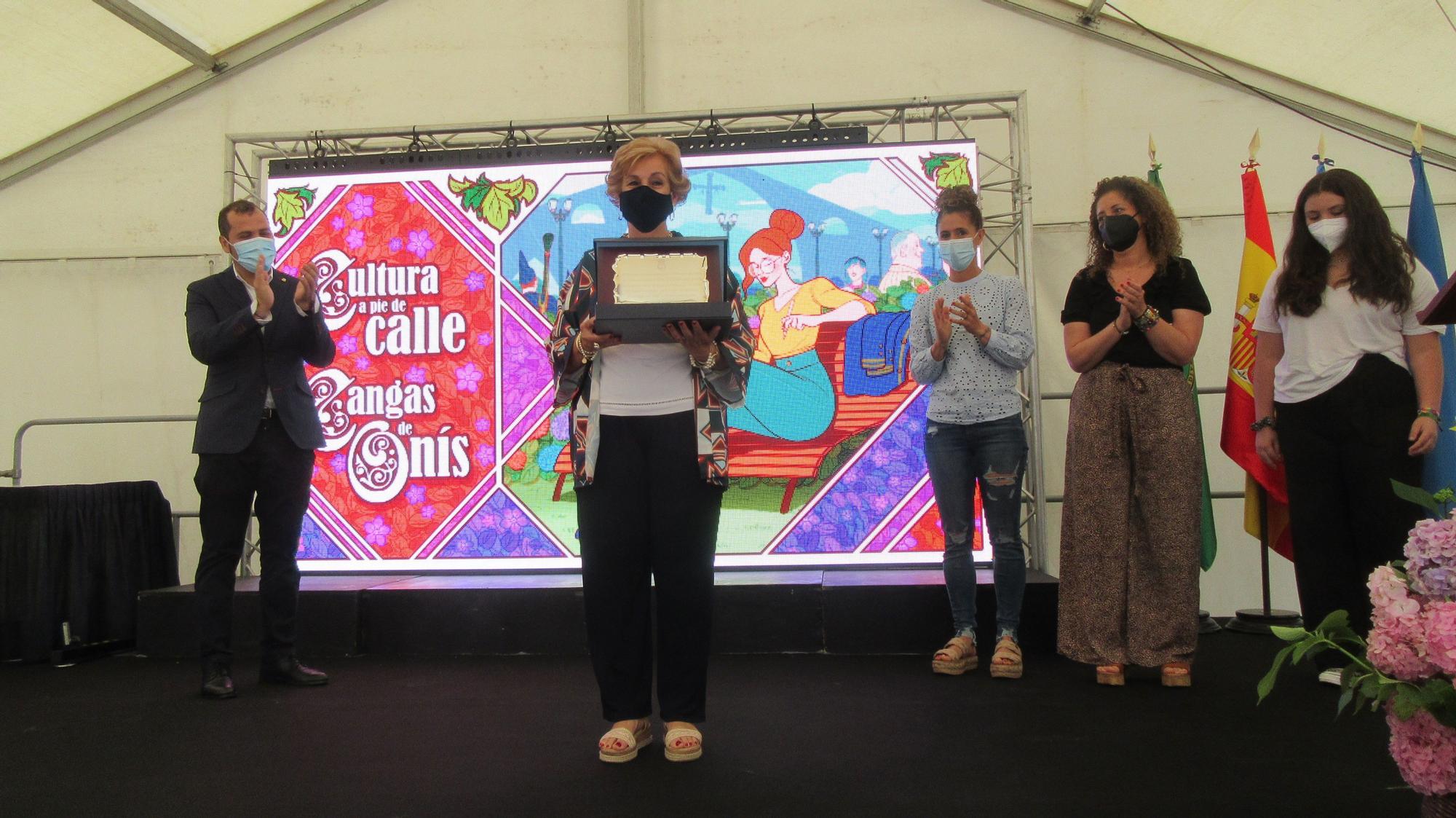 Emocionante homenaje a Laura Barranco e Isabel Valiente, en Cangas de Onís