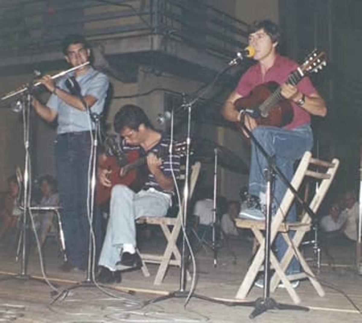 Joan, junto a otros músicos.