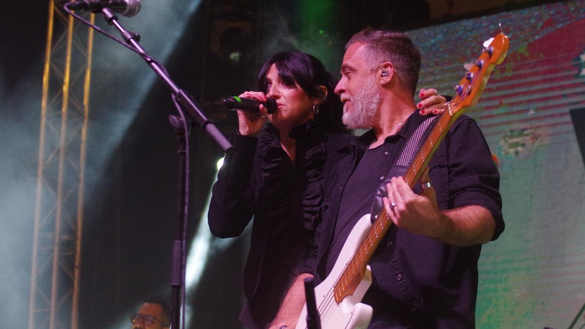 Concierto ofrecido por la Cadena Dial con motivo del encendido de las luces de Navidad en Málaga 2021.