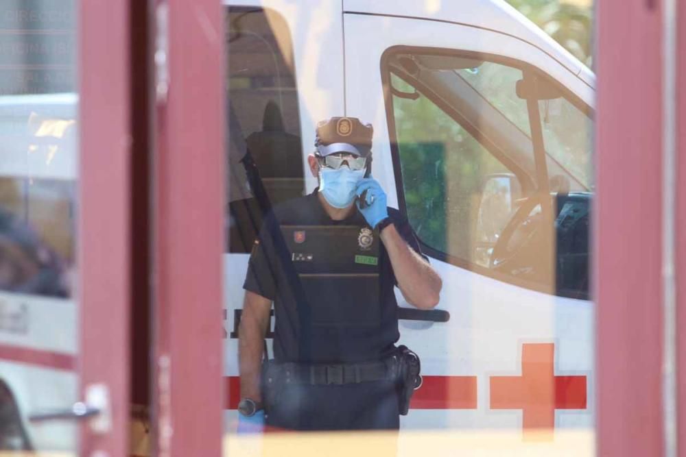 La Policía Nacional custodia el centro de acogida de Cruz Roja