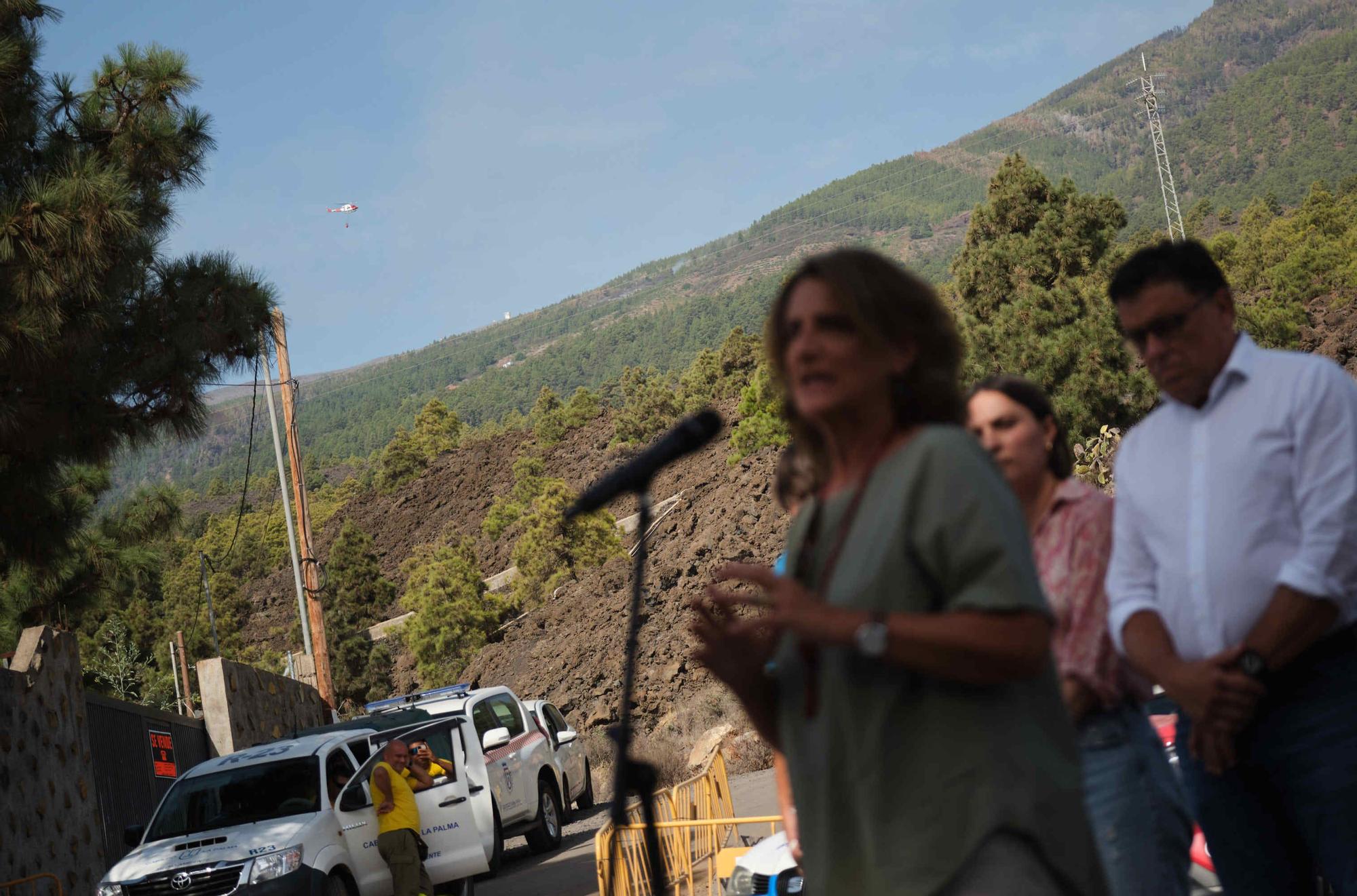 La ministra Teresa Ribera visita el puesto de mando avanzado del incendio de Tenerife, situado en Arafo