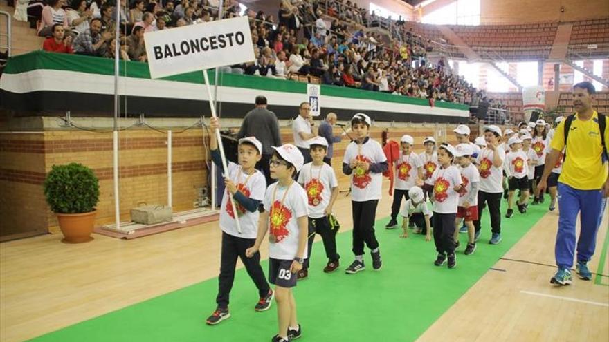 El alcalde de Badajoz destaca que el deporte llegue a todas las barriadas y a los poblados