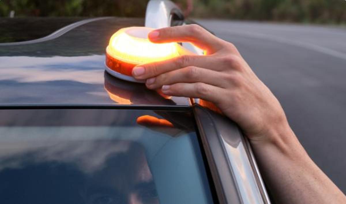 Alerta conductores por el fraude de las balizas V16: "La DGT lo está permitiendo"