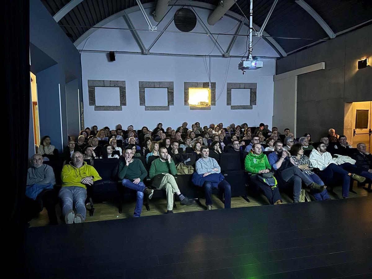 Lleno en la casa de cultura.
