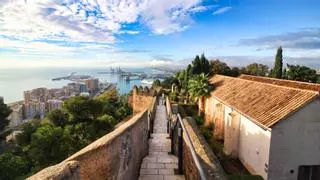 El castillo más bonito de España es una fortaleza islámica del siglo XIV con vistas al mar