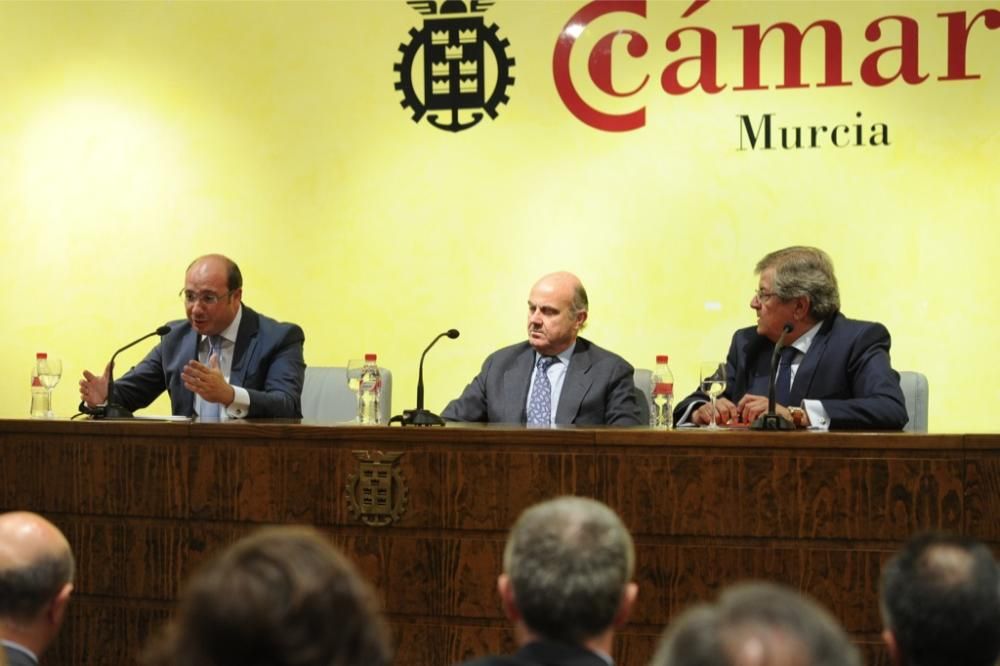 El ministro en funciones De Guindos, en Murcia