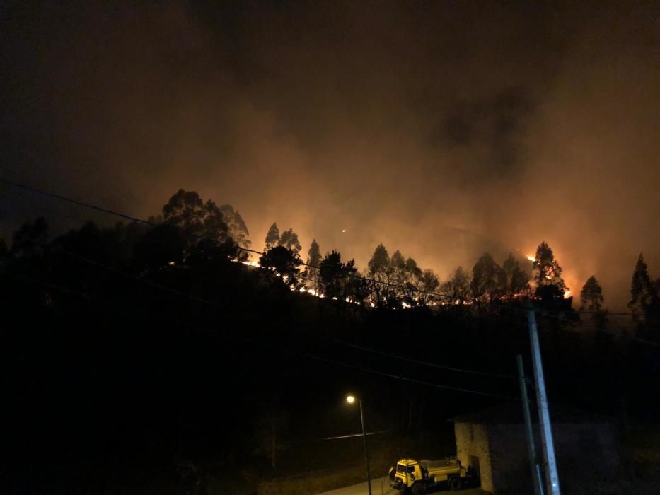 Incendio forestal en Posada de Llanes.