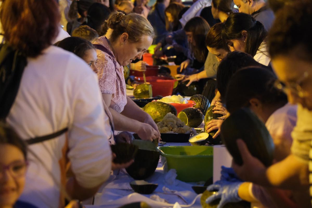 Taller de elaboración de faroles de melón.