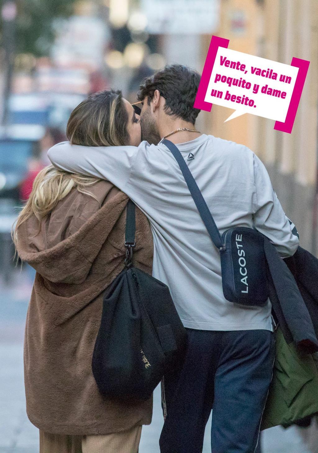 El beso de Lola Indigo y Don Patricio