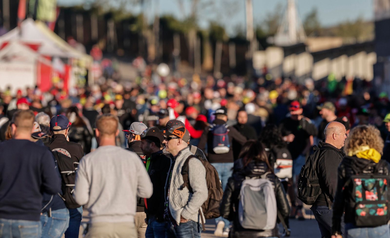 Ambiente en Cheste con las carreras de Moto2 y Moto3