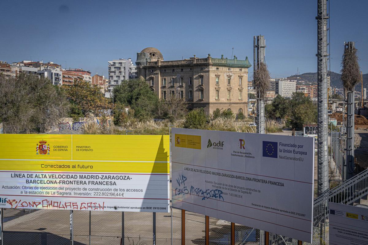 Barcelona, 28/10/2025 Barcelona. Foto del edificio de la estación de Adif de La Sagrera, que se prevé derribar a principios de 2026. AUTOR: MANU MITRU