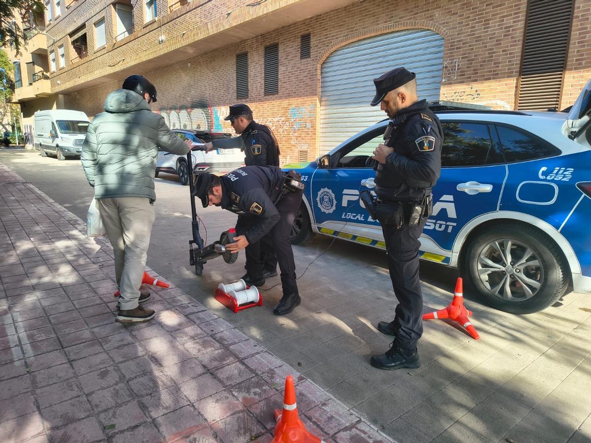 Control de velocidad de patinetes eléctricos en Burjassot.