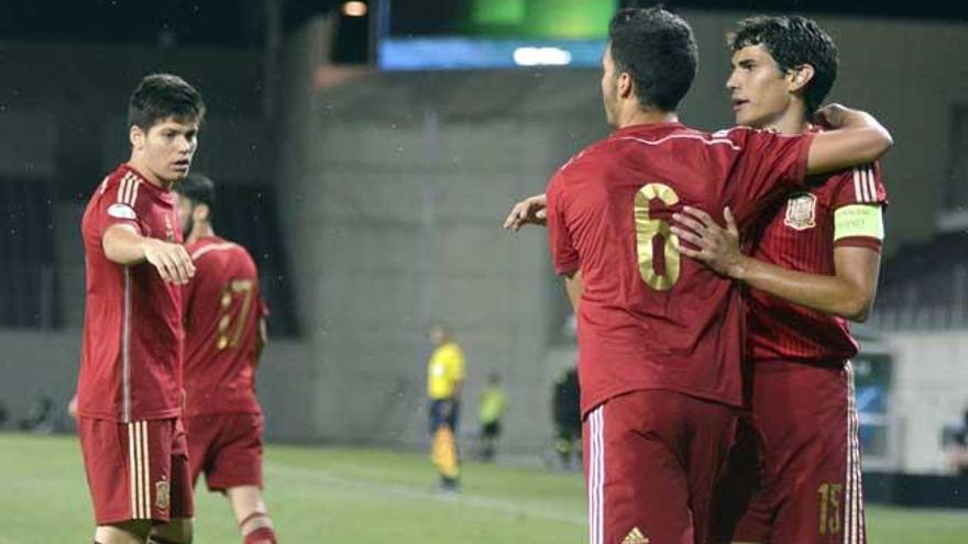 Los jugadores de la Roja celebran uno de sus goles.