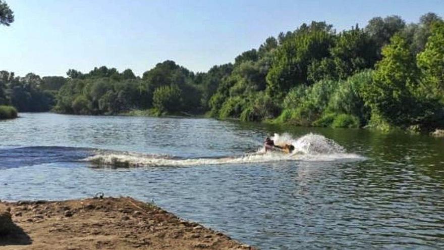 Denunciat per anar amb una moto aquàtica pel riu Ter a Verges