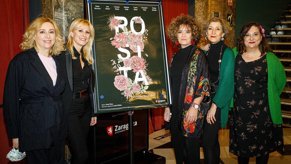 El elenco de &#039;Rosita&#039;, en la presentación de la obra en el Teatro Principal.