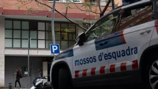 Detenido por exhibir un arma de fuego en plena calle en el barrio de Sants de Barcelona