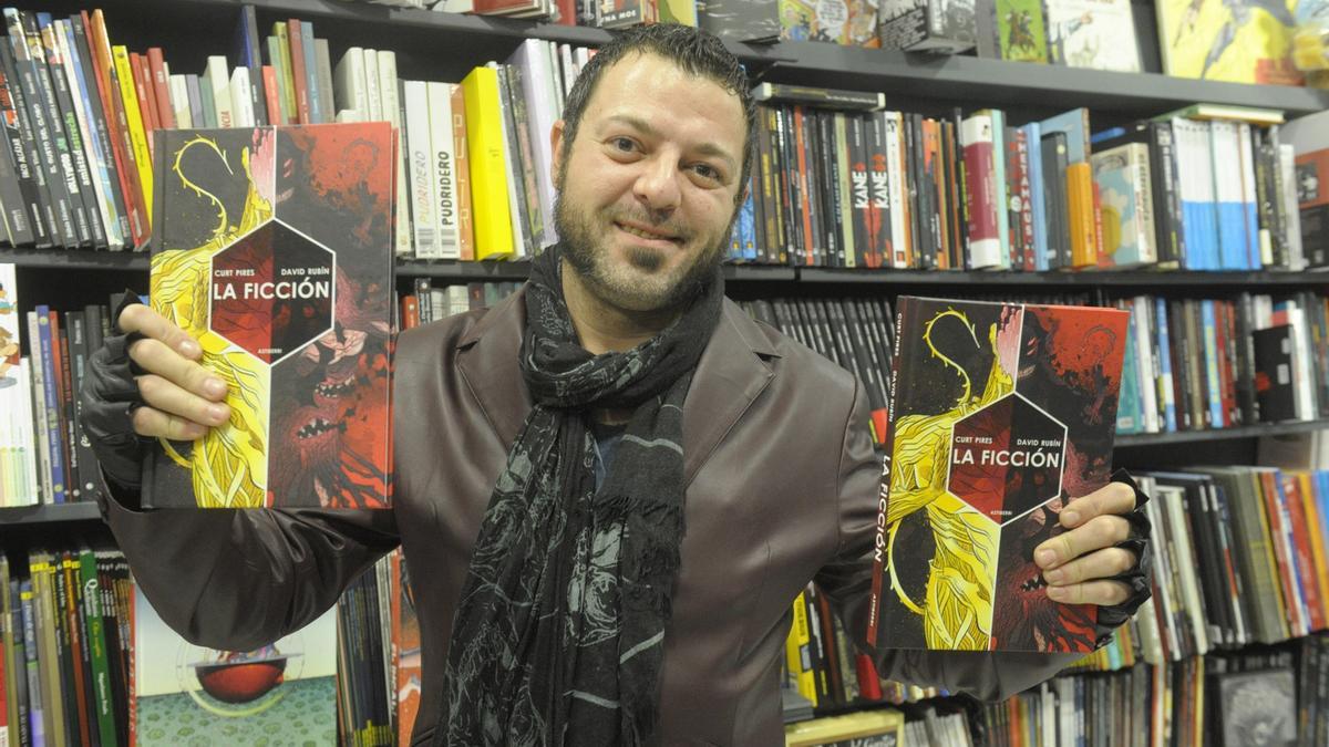 El creador David Rubín, en Alita Cómics durante una visita a A Coruña.