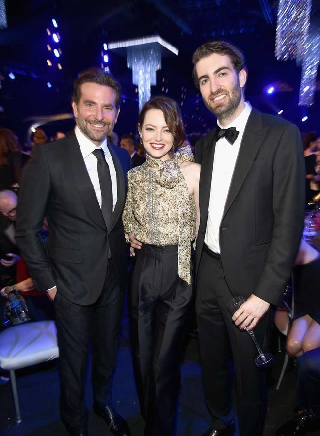 Bradley Cooper, Emma Stone y su novio, Dave McCary en los premios SAG