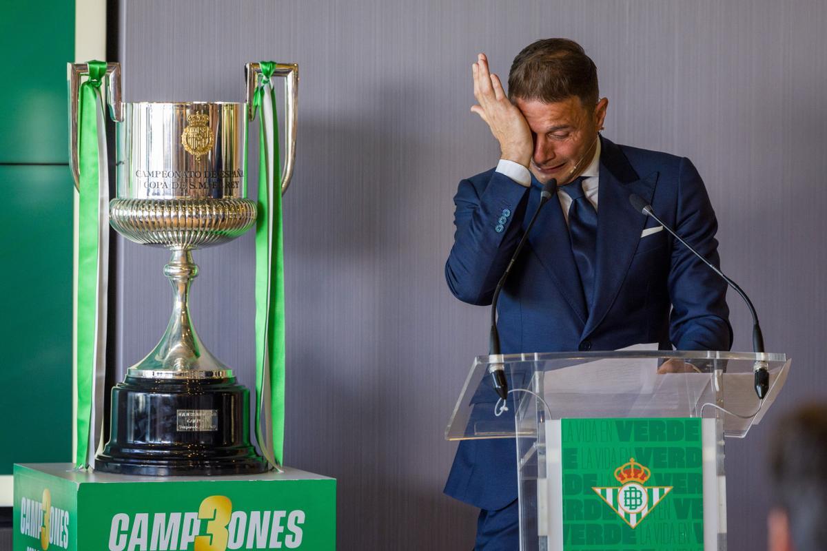 ¡Intenta no emocionarte! Joaquín, entre lágrimas, recordó cuando le llamaron para jugar con el primer equipo...