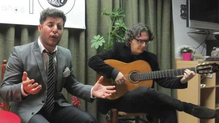 Guillermo Cano y Paco Cruzado actúan en la Peña Amigos del Cante