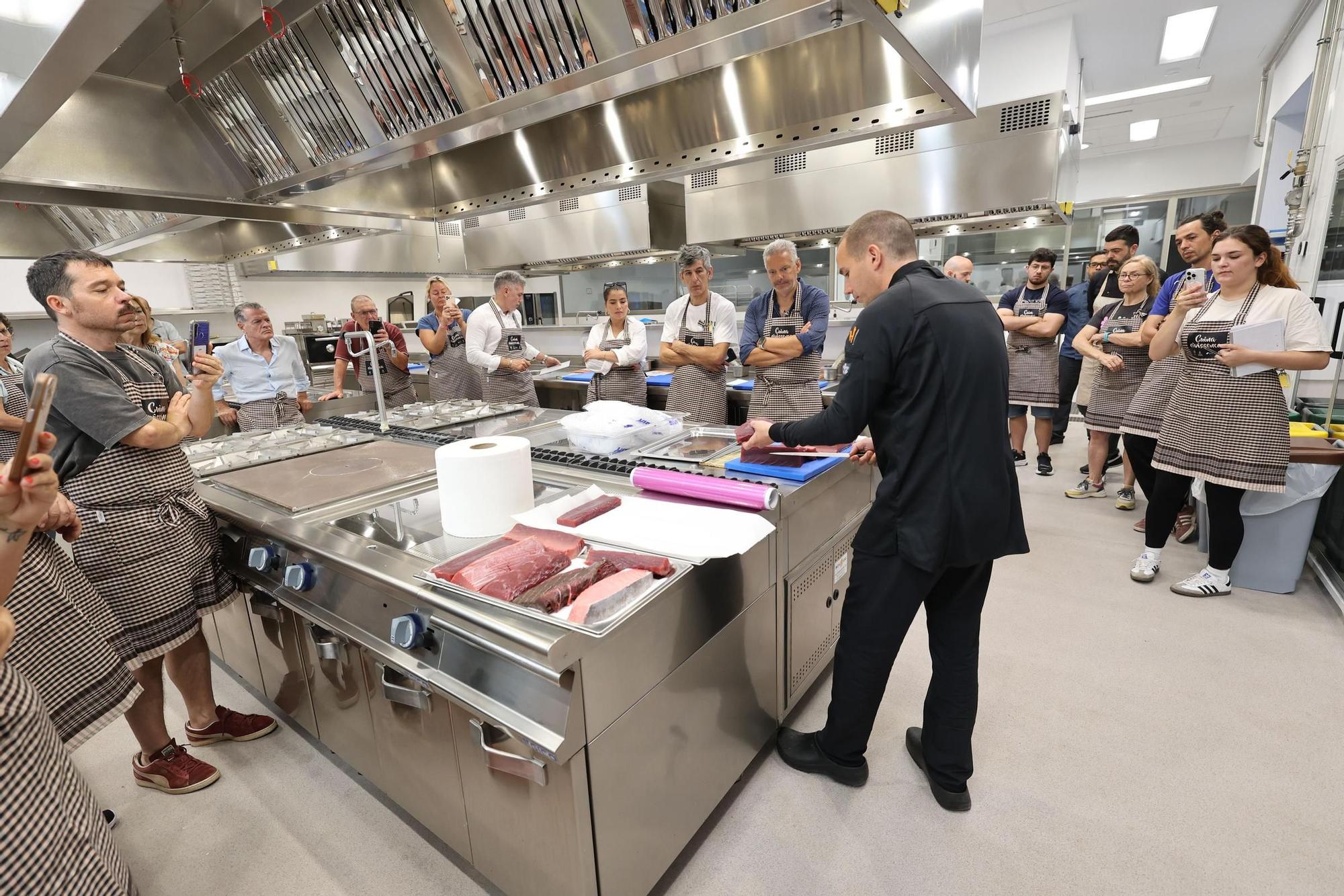 Clase magistral de sushi en la Escuela de Hostelería