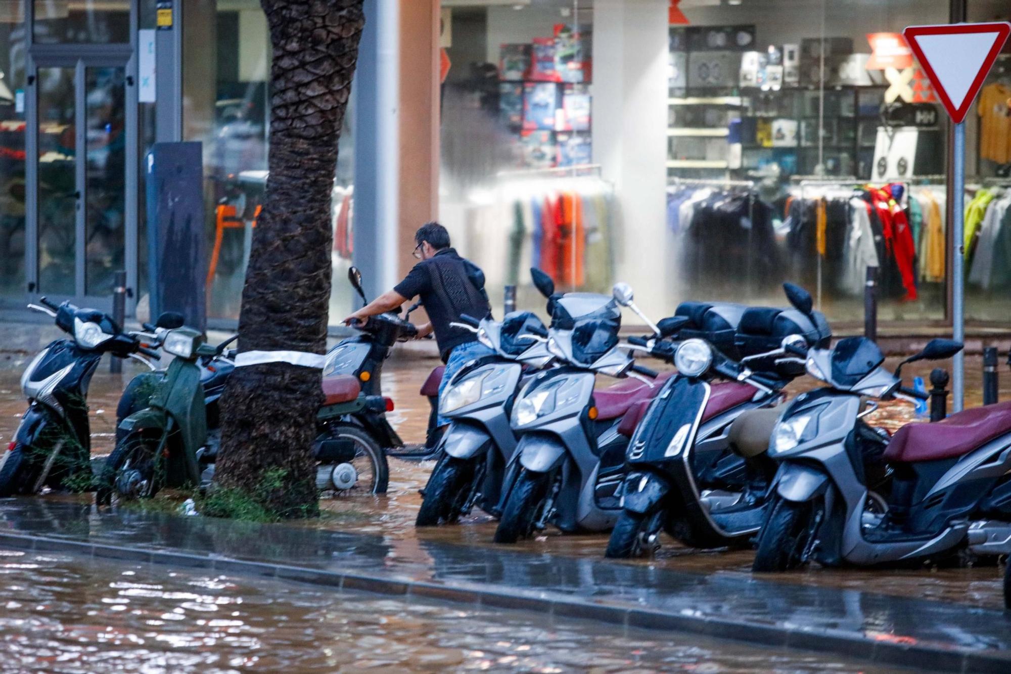 Las imágenes de la dana 'Alice' en la tarde del sábado en Ibiza