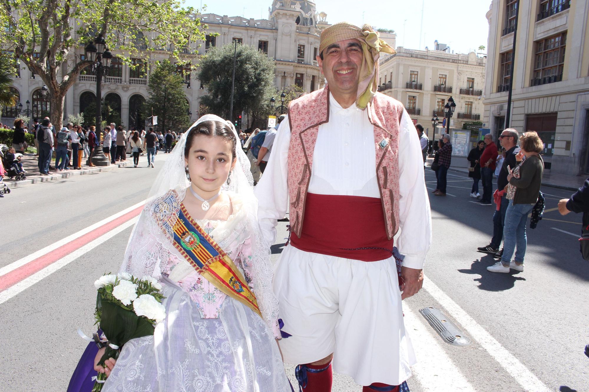 El desfile de falleras mayores en la Ofrenda a San Vicente Ferrer