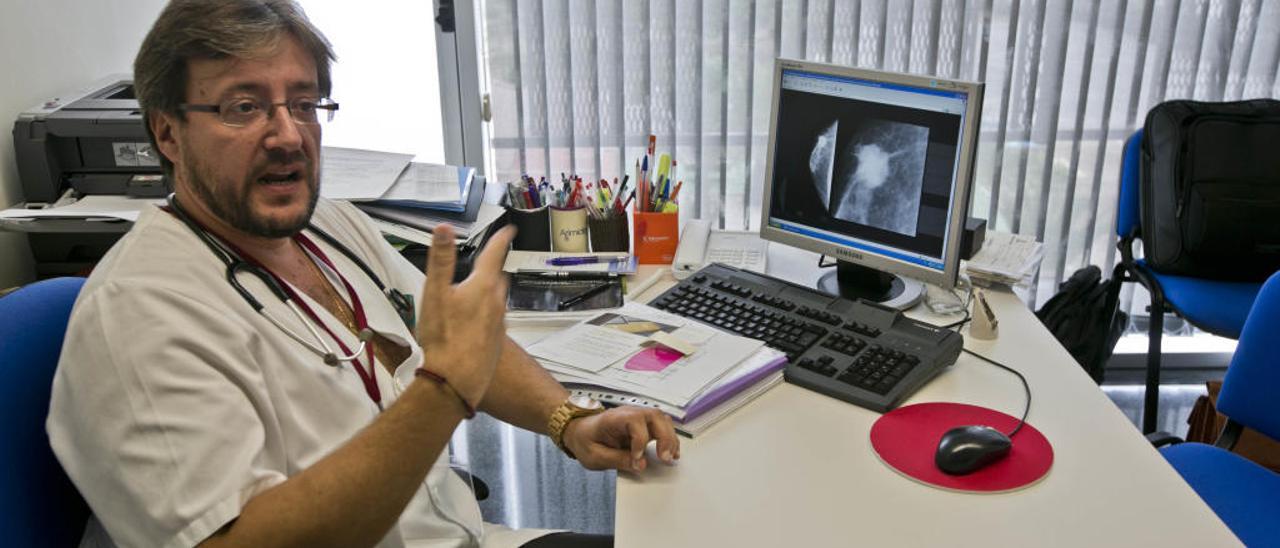 Álvaro Rodríguez Lescure es también jefe de Oncología del Hospital General de Elche.