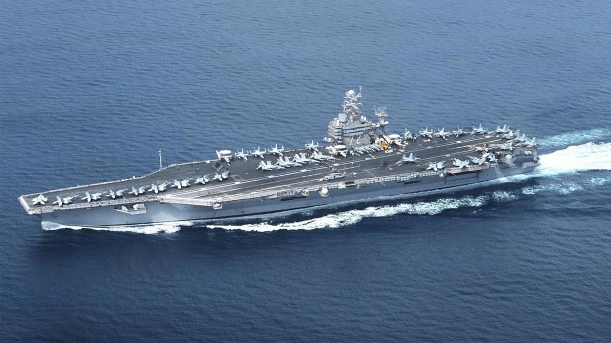 Imagen del portaaviones estadounidense USS Abraham Lincoln  enviado al golfo Pérsico.