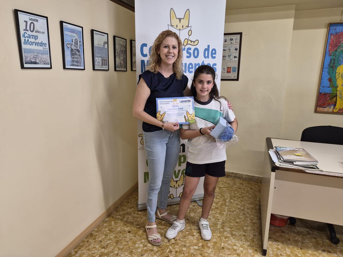 Concurso de Microcuentos: Los premiados recogen sus diplomas y regalos