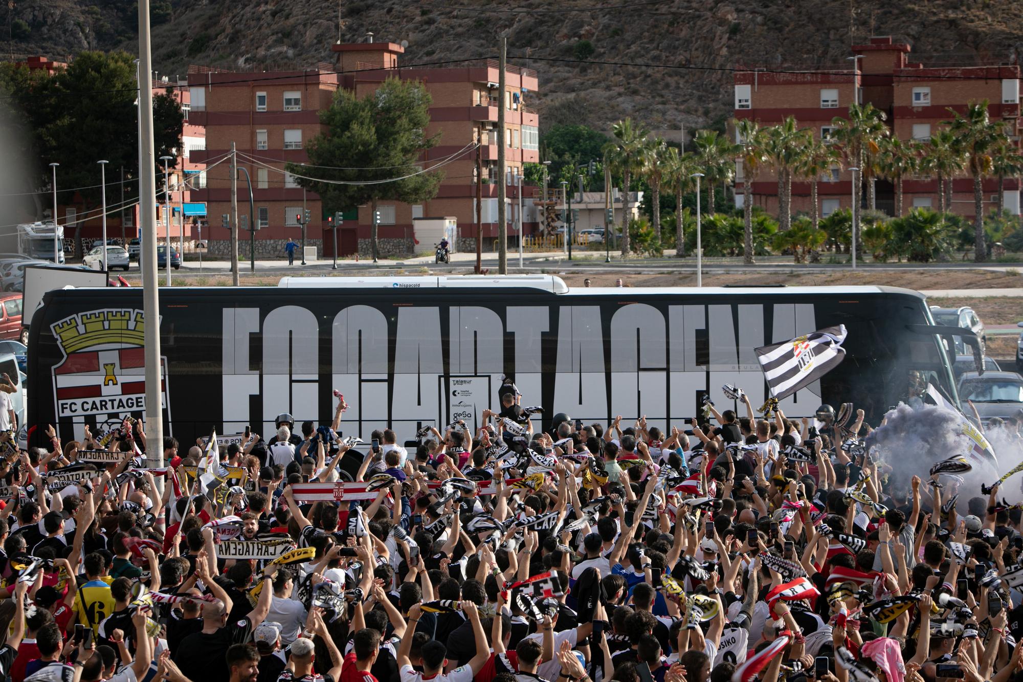 FOTOS: la afición recibe al FC Cartagena