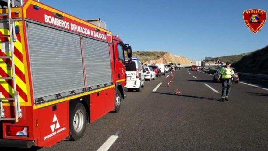 Choque en cadena entre diez turismos en la N-II, en Morata de Jalón