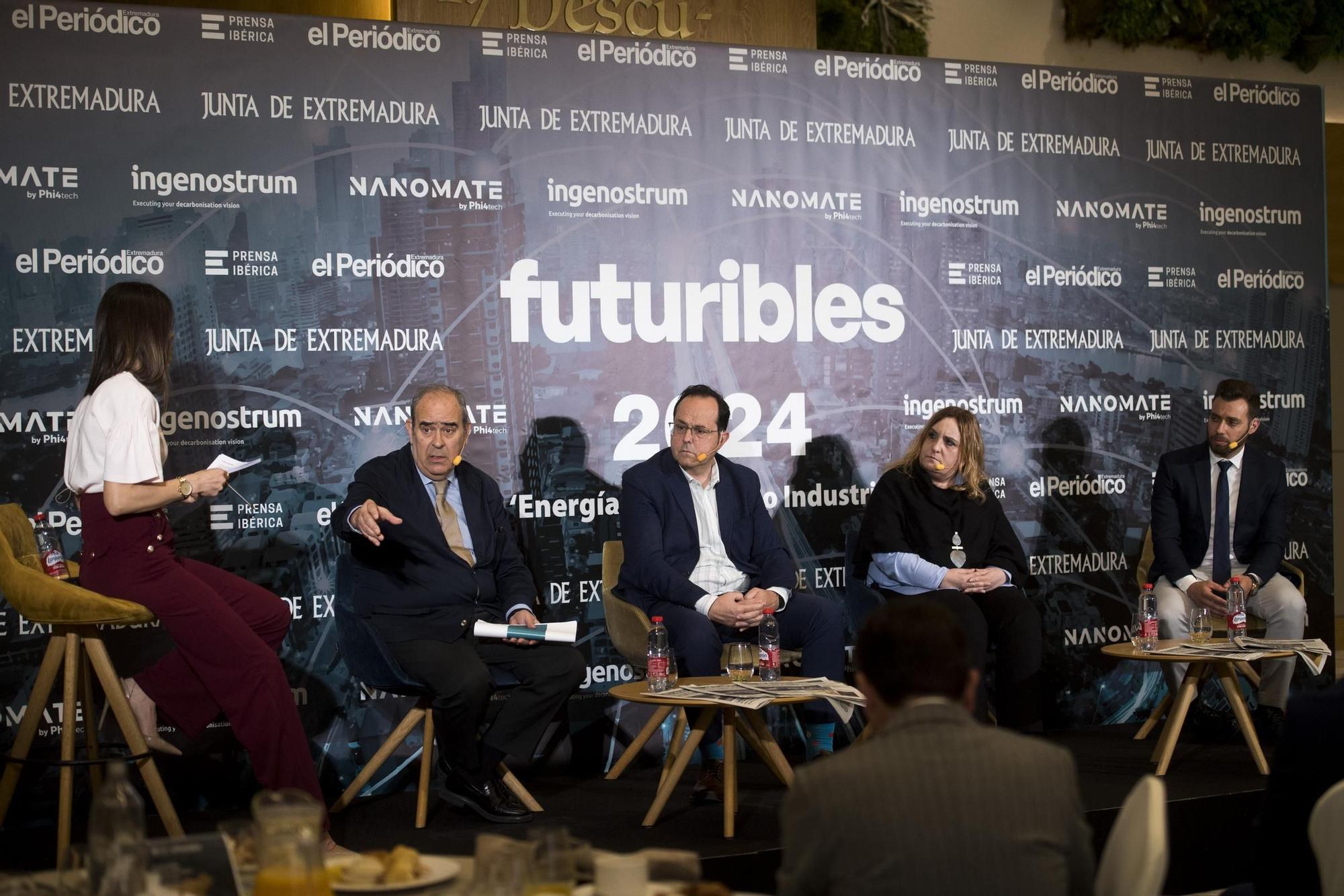 Raúl Iglesias, responsable de Comunidades Energéticas Cámara de Comercio de Cáceres; Ignacio Araluce, presidente de Foro Nuclear y director de la CNA; David González, director general de Incalexa Instalaciones Energéticas, y Gema Alejandra, gerente de Golendus.