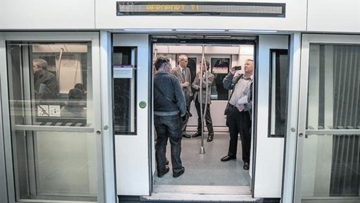 El metro de pruebas de la L-9 en la estación de laT-1 del aeropuerto, ayer.