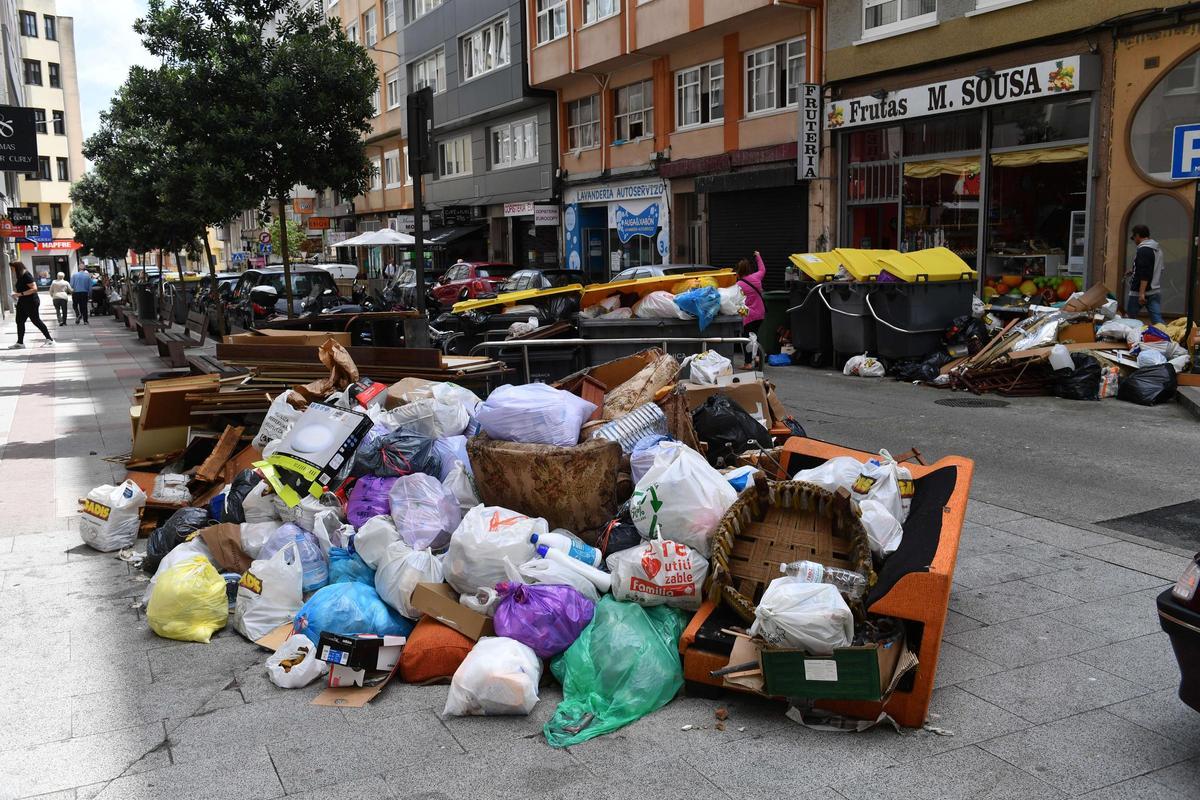 Los trabajadores de la recogida de basura en A Coruña anuncian una ...