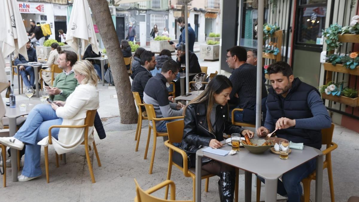 Las cenas vuelven a los bares con las nuevas restricciones