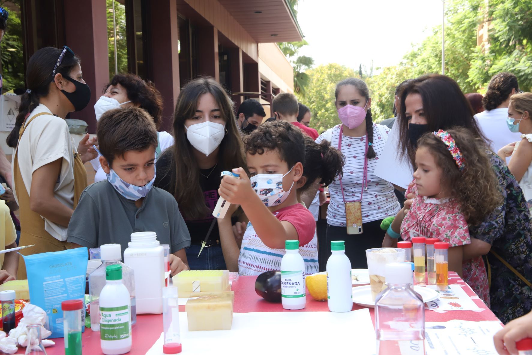 La ciencia se convierte en una fiesta infantil durante a Feria de los Ingenios