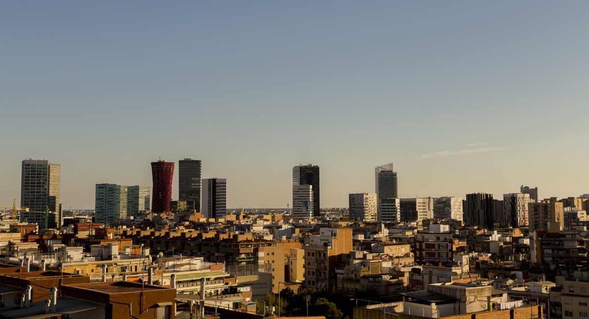 L’Hospitalet: un incendi en una subestació deixa sense llum 47.000 abonats