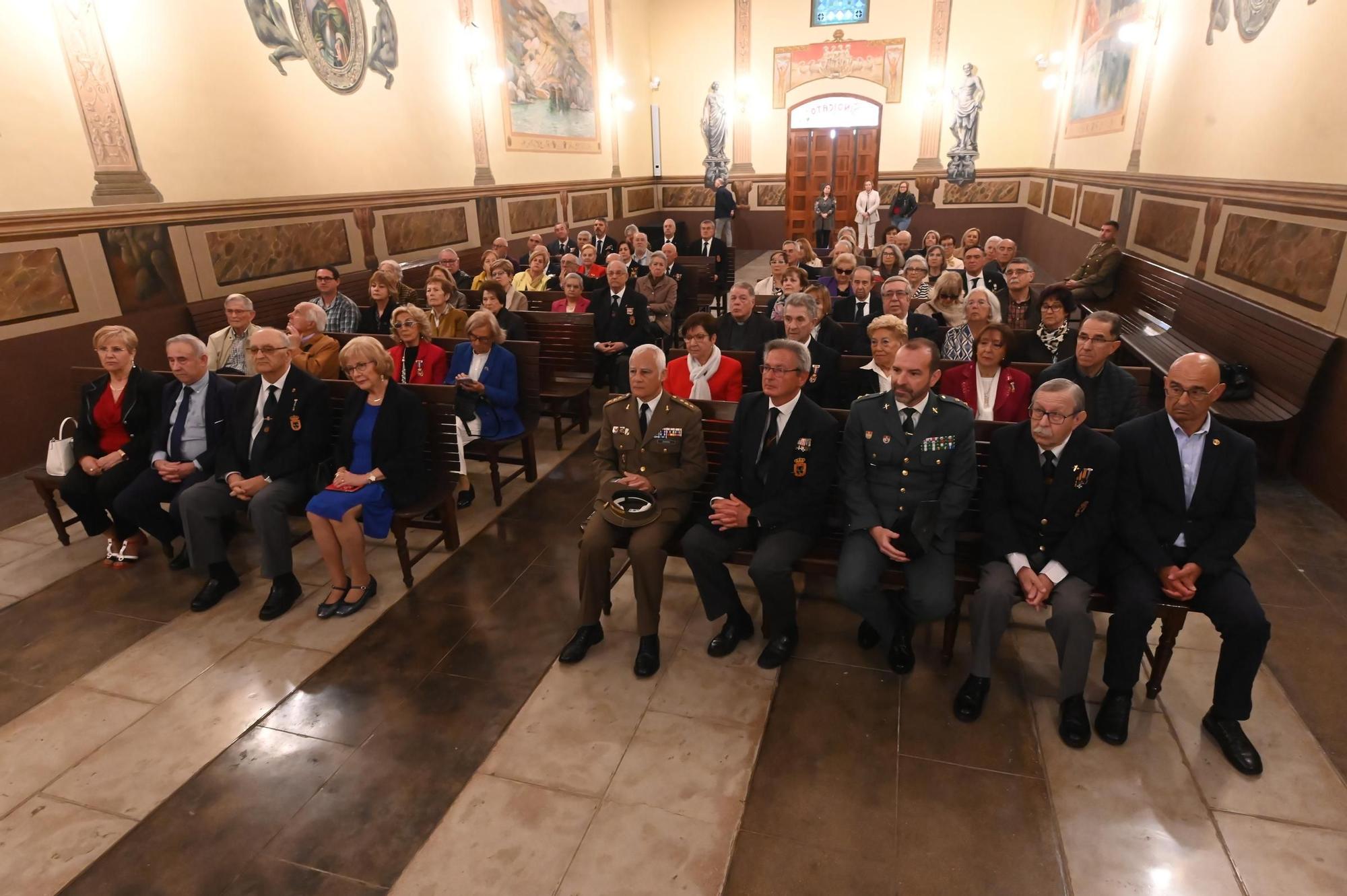 FOTOGALERÍA I La Real Hermandad de Veteranos de las Fuerzas Armadas y la Guardia Civil reconoce a voluntarios en Vila-real