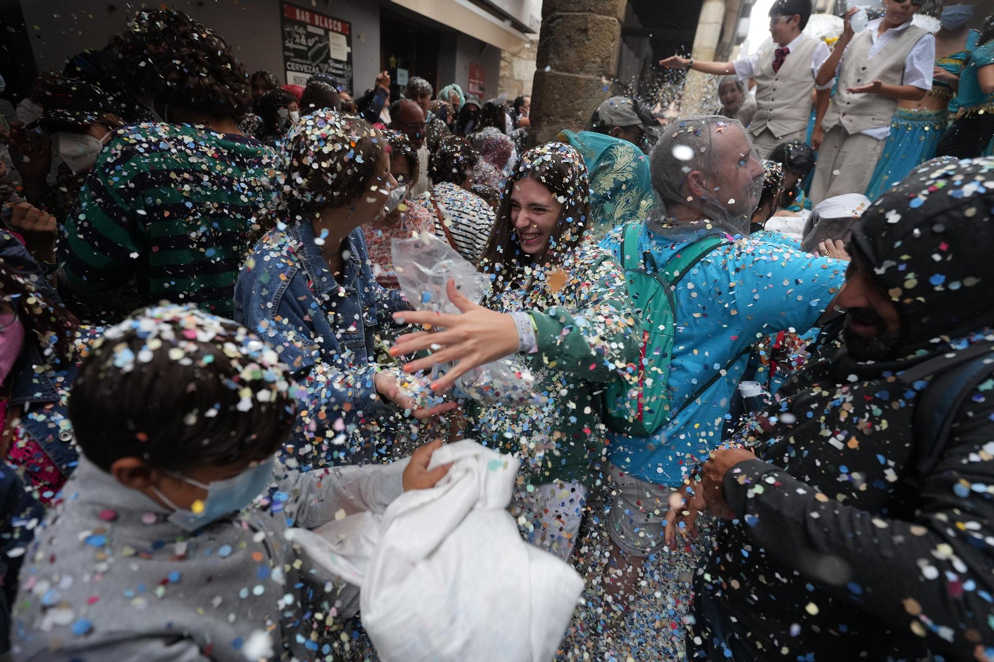 Búscate en el desfile de carrozas y disfraces de l'Anunci de Morella