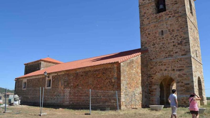 Nuevo tejado que presenta el Santuario de Nuestra Señora del Campo, en Rosinos de Vidriales.