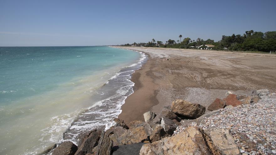 Sagunt: Reabren la playa de la Malvarrosa tras recibir arena de cantera