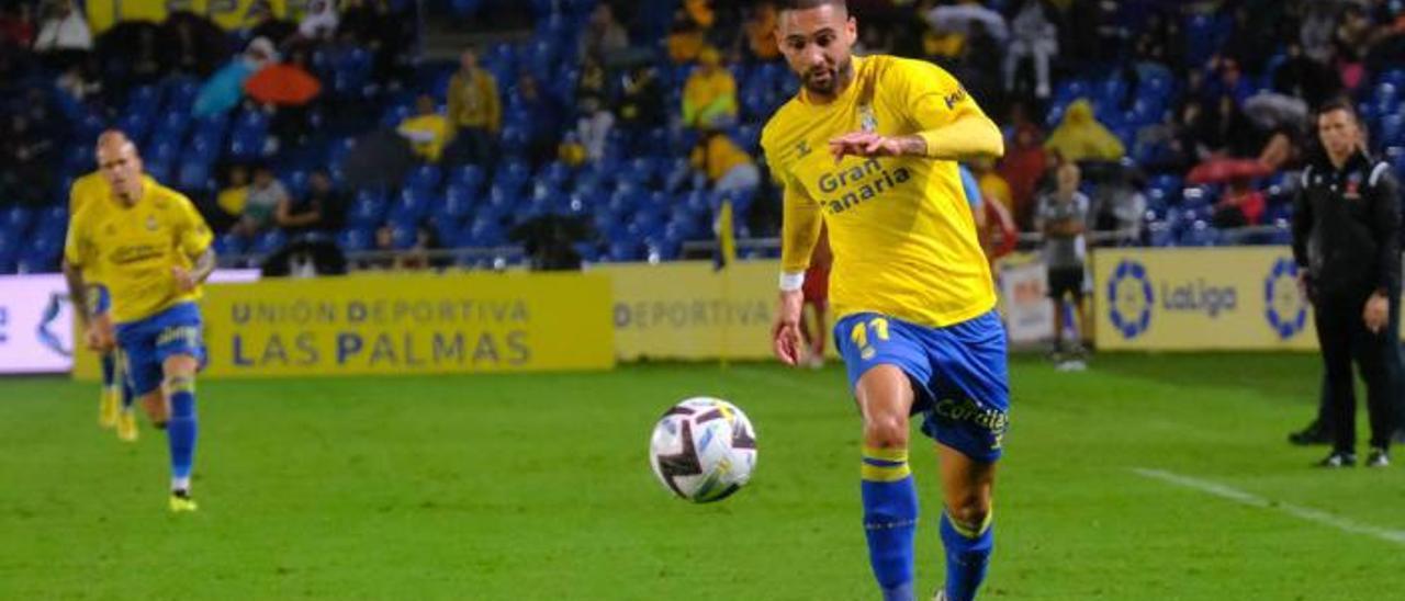 Benito Ramírez, en acción ante el Granada en el Gran Canaria. | |