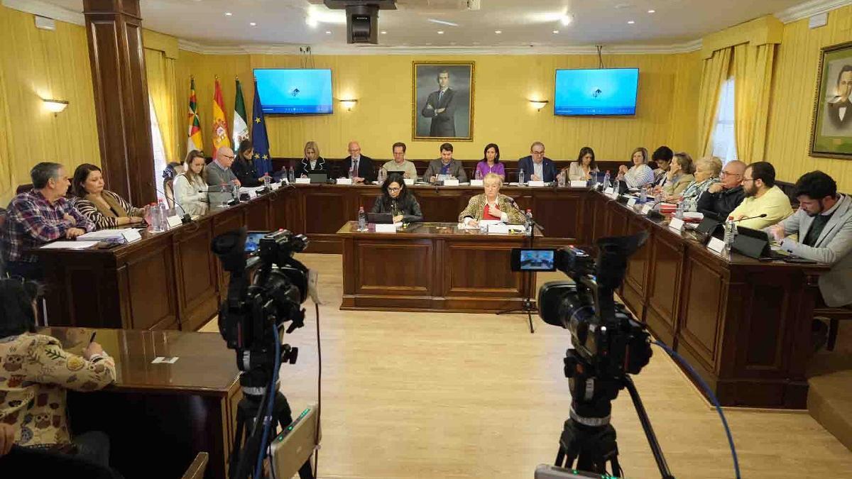 Un momento de la sesión plenaria celebrada por la Corporación municipal de Cabra.