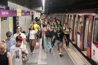 Primer día laborable con cortes en el metro de Barcelona por obras: "Afectan, pero es por una mejora de la ciudad"