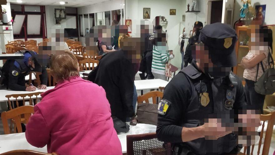 Desalojadas 32 personas tras reunirse para jugar al bingo en Canarias
