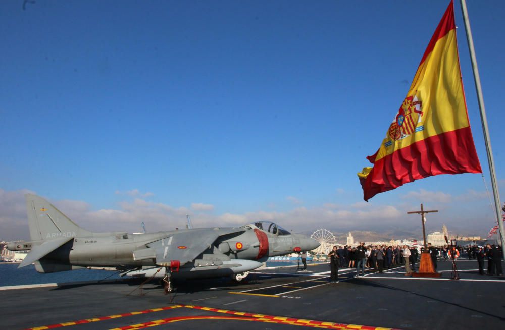 Jura de bandera civil en el portaviones Juan Carlo