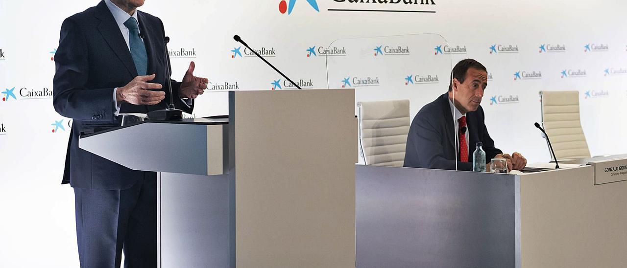 José Ignacio Goirigolzarri y Gonzalo Gortázar, ayer, durante la rueda de prensa en València.