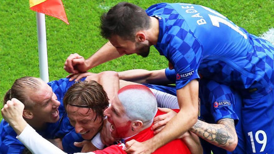 Un aficionado se cuela en la celebración de Croacia